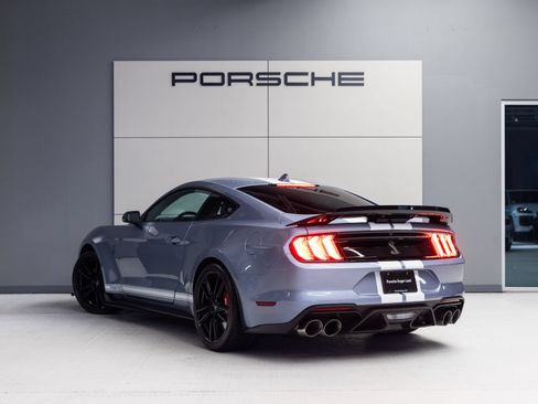 Used 2022 Ford Mustang Shelby GT500 w/ Technology Package RWD image 3