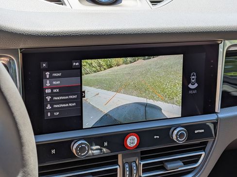 Certified 2025 Porsche Macan AWD/4WD image 17
