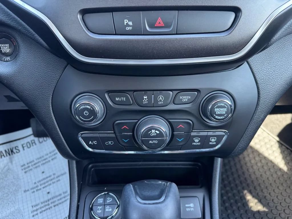 Used 2020 Jeep Cherokee Trailhawk w/ Cold Weather Group AWD/4WD image 24