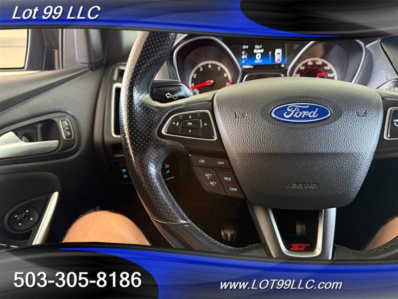 Used 2017 Ford Focus ST w/ Equipment Group 401A FWD image 41