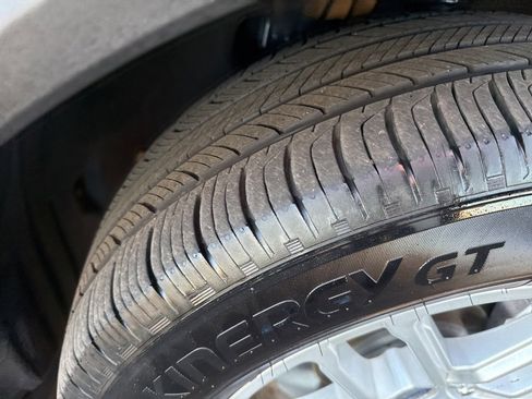 Used 2025 Ford Explorer Active image 10