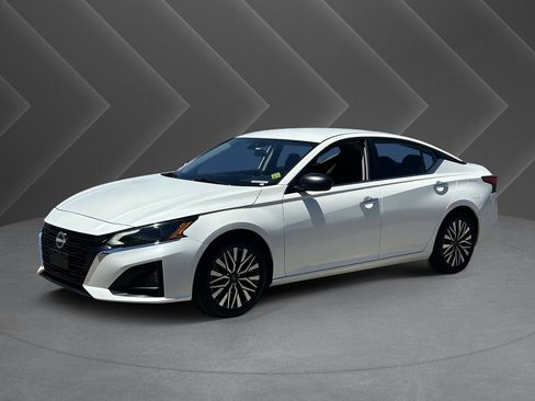 Used 2024 Nissan Altima 2.5 SV FWD image 34