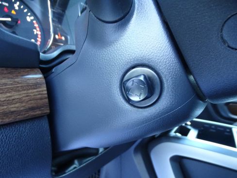 Used 2017 Nissan Titan Platinum Reserve image 23