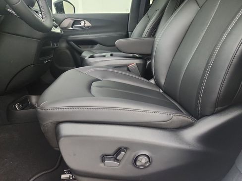 New 2026 Chrysler Pacifica Select image 20