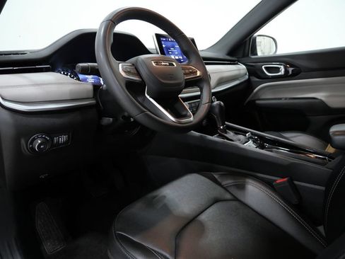 Used 2025 Jeep Compass Limited AWD/4WD image 10