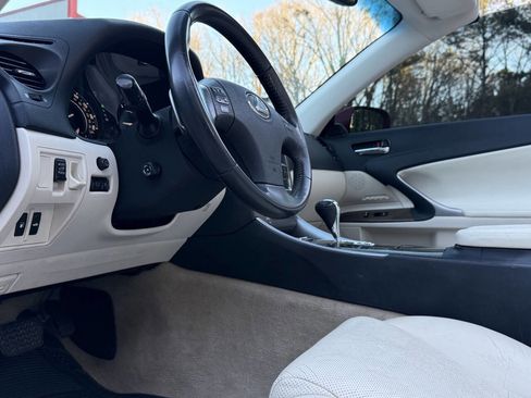 Used 2010 Lexus IS 250C image 33