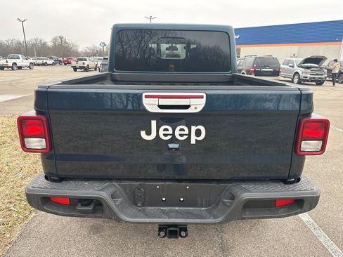 Used 2025 Jeep Gladiator Sport image 10