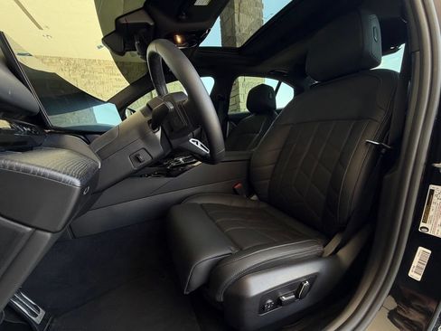 Used 2025 BMW 530i w/ M Sport Package RWD image 6