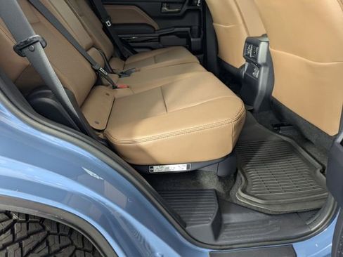 Used 2025 Toyota 4Runner Limited AWD/4WD image 36