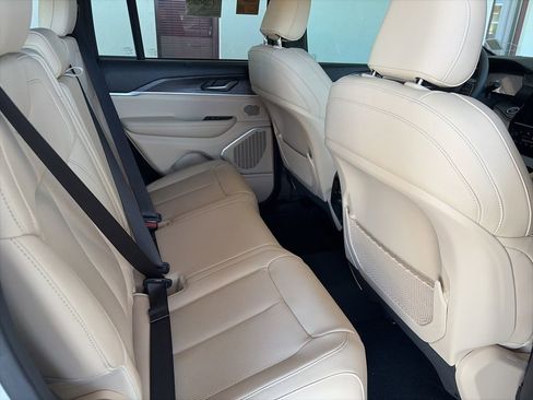 Used 2023 Jeep Grand Cherokee Limited w/ Luxury Tech Group II image 8