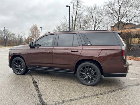 Used 2023 Cadillac Escalade Sport Platinum w/ LPO, ONYX Package image 3