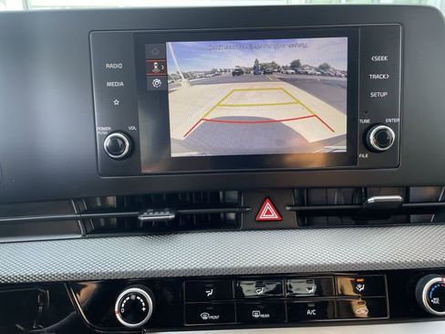Used 2025 Kia Sportage LX FWD image 23