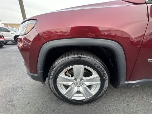 Used 2022 Jeep Compass Latitude w/ Sun and Sound Group image 10