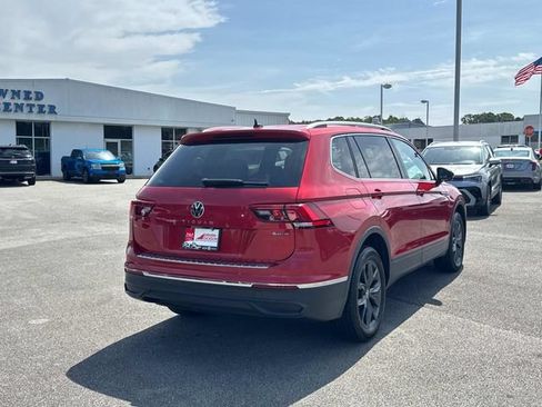 Used 2023 Volkswagen Tiguan SE AWD/4WD image 4