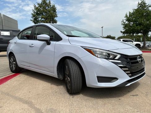 Used 2025 Nissan Versa SV FWD image 4