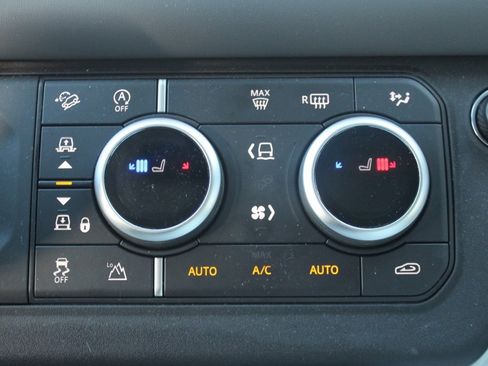 Certified 2025 Land Rover Defender 130 X-Dynamic SE image 32