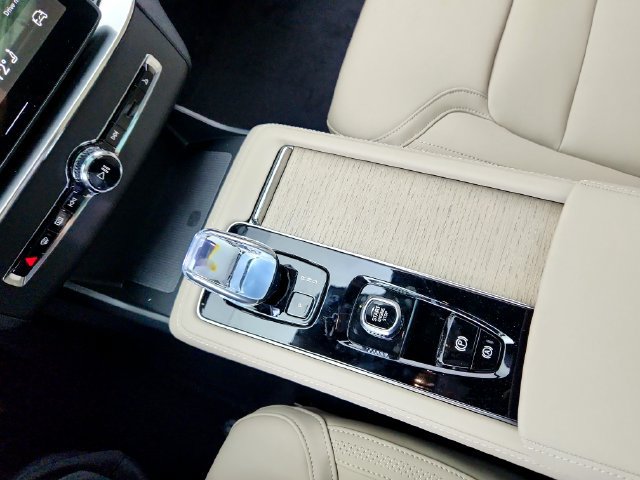 New 2026 Volvo XC90 B6 Plus w/ Protection Package Premier AWD/4WD image 26