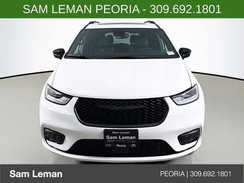 New 2026 Chrysler Pacifica Limited w/ S Appearance Package image 2