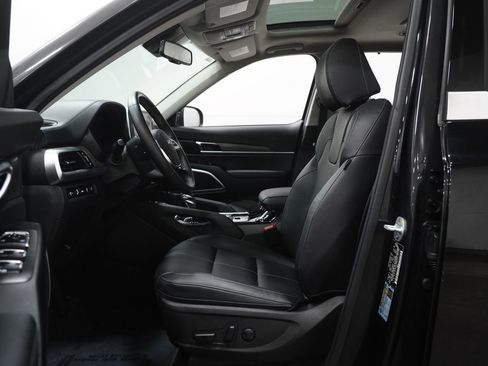 Used 2022 Kia Telluride EX w/ EX Premium Package image 2