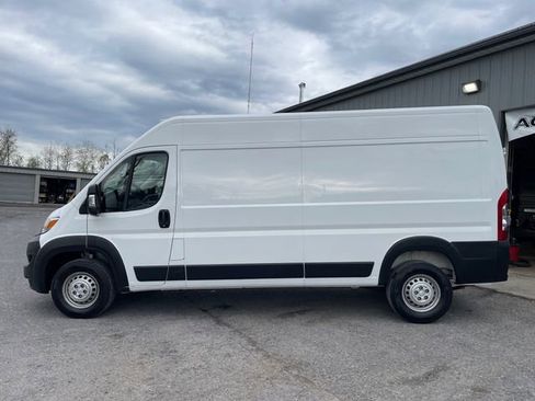 Used 2025 RAM ProMaster 2500 w/ Convenience Group FWD image 4