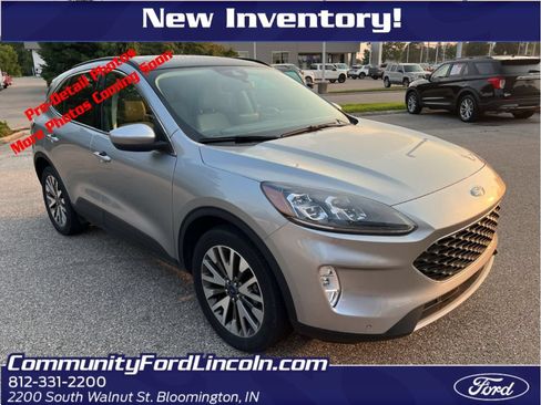 Used 2022 Ford Escape Titanium w/ Class II Trailer Tow Package AWD/4WD image 1