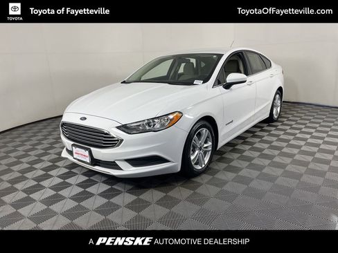 Used 2018 Ford Fusion SE image 1