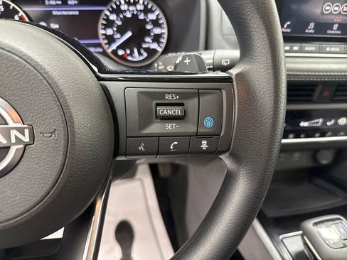 Used 2023 Nissan Rogue SV image 23