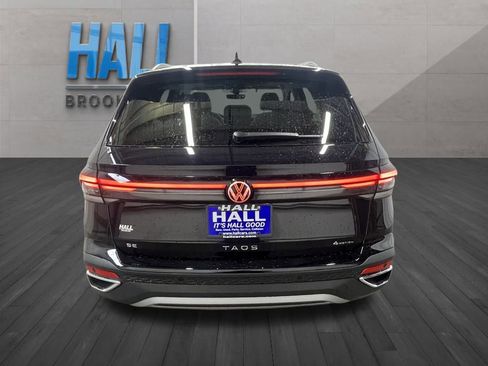New 2025 Volkswagen Taos SE image 4