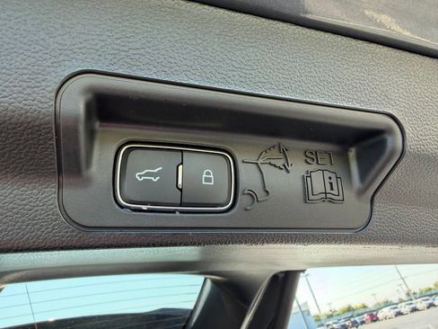 Used 2025 Ford Explorer ST-Line w/ ST-Line Street Pack AWD/4WD image 12
