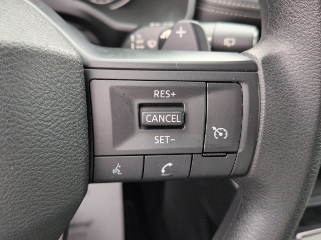 Used 2025 Nissan Rogue S FWD image 17