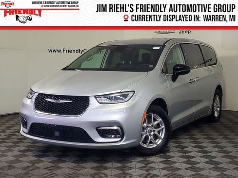 Used 2024 Chrysler Pacifica Touring-L image 1