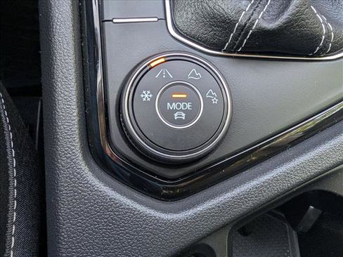 Certified 2024 Volkswagen Taos SEL AWD/4WD image 34