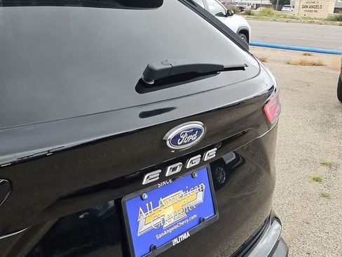 Used 2023 Ford Edge Titanium AWD/4WD image 11