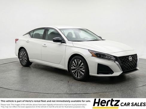 Used 2025 Nissan Altima 2.5 SV image 1