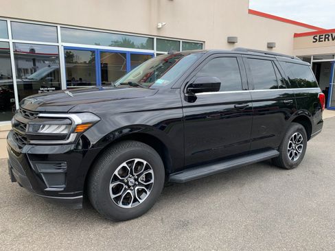 Used 2022 Ford Expedition XLT AWD/4WD image 1