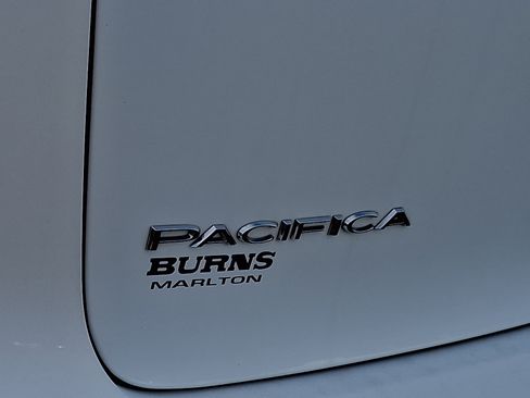 Used 2023 Chrysler Pacifica Touring-L FWD image 30