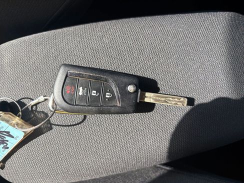 Used 2025 Toyota Corolla LE image 22