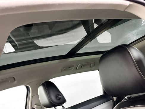Used 2022 Volkswagen Taos SEL AWD/4WD image 19
