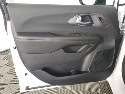 New 2026 Chrysler Pacifica Select image 27