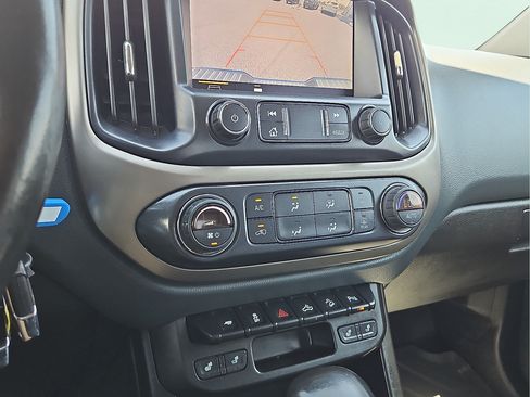 Used 2022 Chevrolet Colorado Z71 AWD/4WD image 17