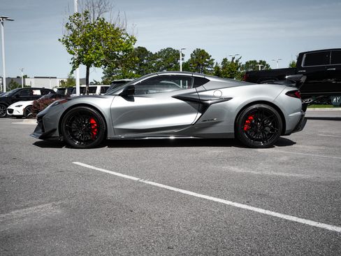 Used 2023 Chevrolet Corvette Z06 w/ Stealth Interior Trim Package RWD image 7