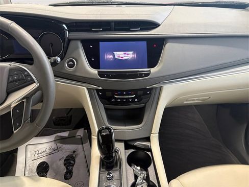 Certified 2023 Cadillac XT5 Premium Luxury w/ LPO, Floor Liner Package image 15