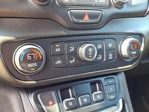 Used 2020 GMC Terrain SLT AWD/4WD image 21