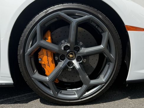 Used 2023 Lamborghini Huracan EVO RWD image 10