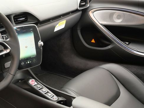 Used 2023 McLaren Artura RWD image 17
