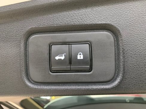 Used 2024 Nissan Pathfinder SL AWD/4WD image 42