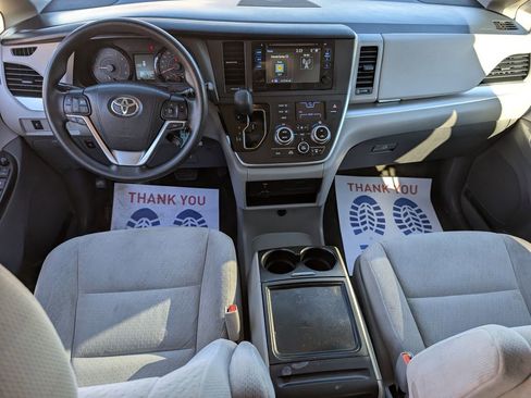 Used 2015 Toyota Sienna LE image 23