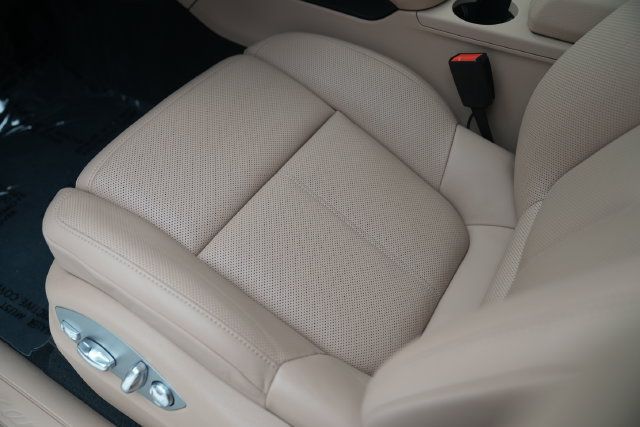 Certified 2026 Porsche Macan AWD/4WD image 10
