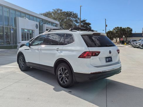 Used 2022 Volkswagen Tiguan SE image 3