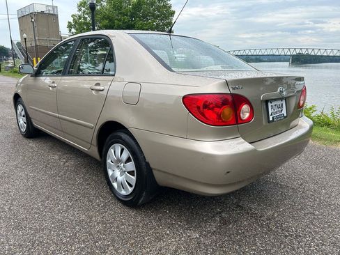 Used 2004 Toyota Corolla LE FWD image 3